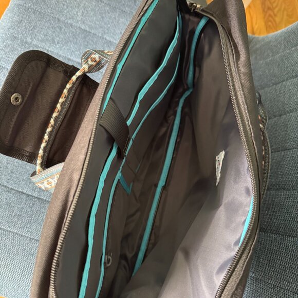 Passenger Recycled Messenger Bag NWOT - Picture 6 of 6